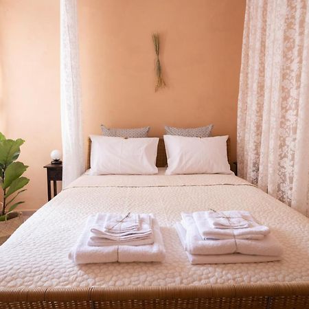 Appartamento Mediterranean House - 12 Min From Acropolis! Atene Esterno foto