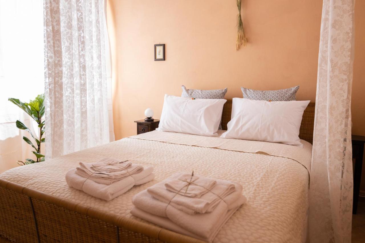 Appartamento Mediterranean House - 12 Min From Acropolis! Atene Esterno foto